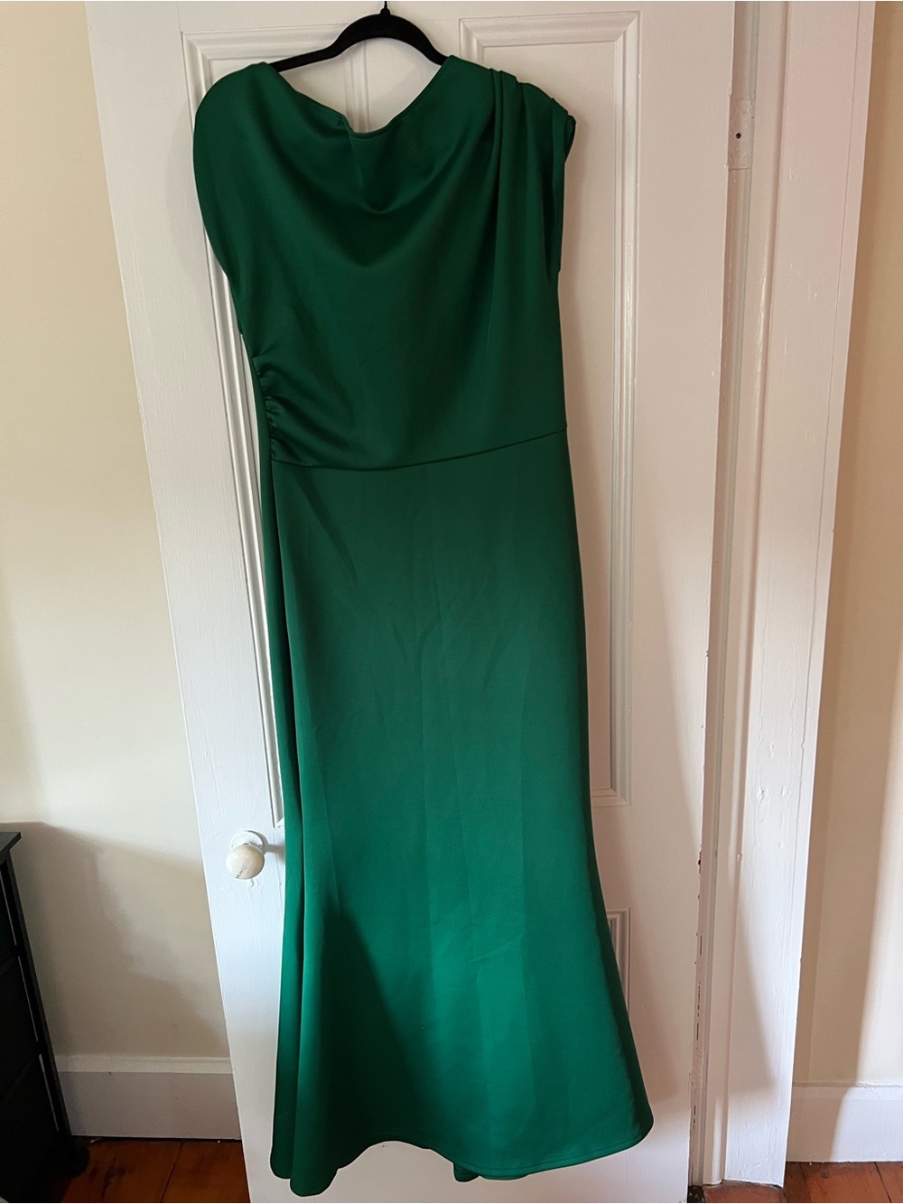 Elegant Emerald Green Evening Dress